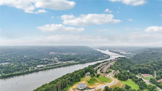 158 River Ridge Dr, Coraopolis, PA 15108