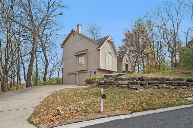 5305 NW Bluff Drive, Kansas City, MO 64152