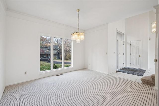 5305 NW Bluff Drive, Kansas City, MO 64152