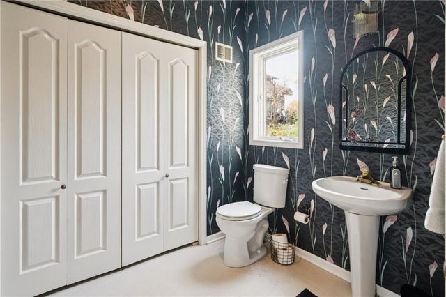 5305 NW Bluff Drive, Kansas City, MO 64152