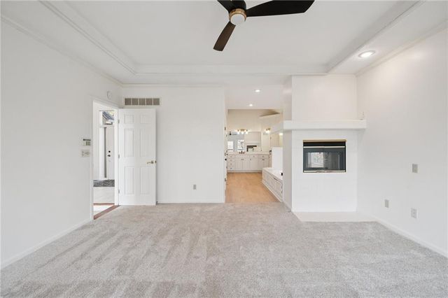 5305 NW Bluff Drive, Kansas City, MO 64152