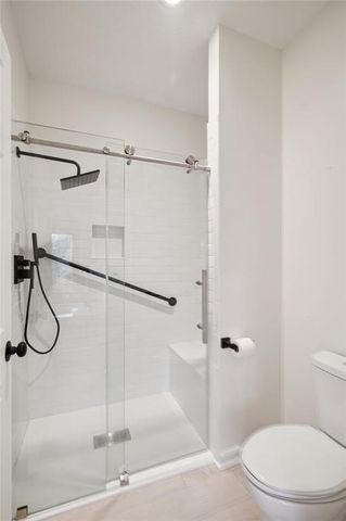 5305 NW Bluff Drive, Kansas City, MO 64152