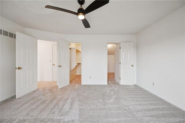 5305 NW Bluff Drive, Kansas City, MO 64152