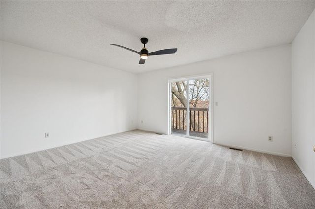 5305 NW Bluff Drive, Kansas City, MO 64152