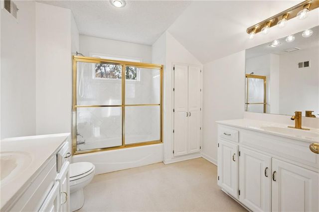 5305 NW Bluff Drive, Kansas City, MO 64152