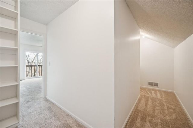 5305 NW Bluff Drive, Kansas City, MO 64152