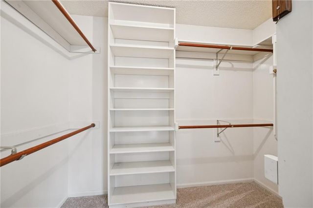 5305 NW Bluff Drive, Kansas City, MO 64152