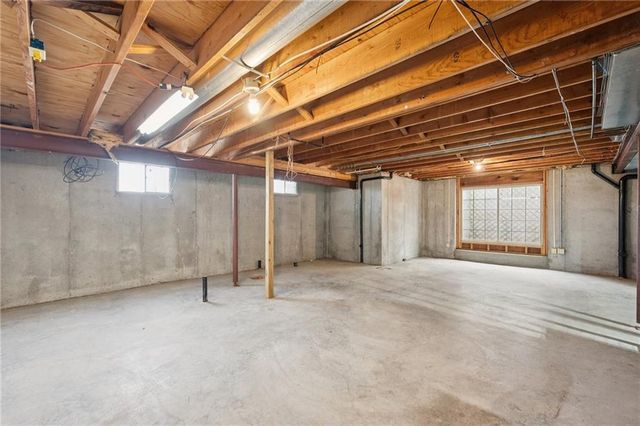 5305 NW Bluff Drive, Kansas City, MO 64152