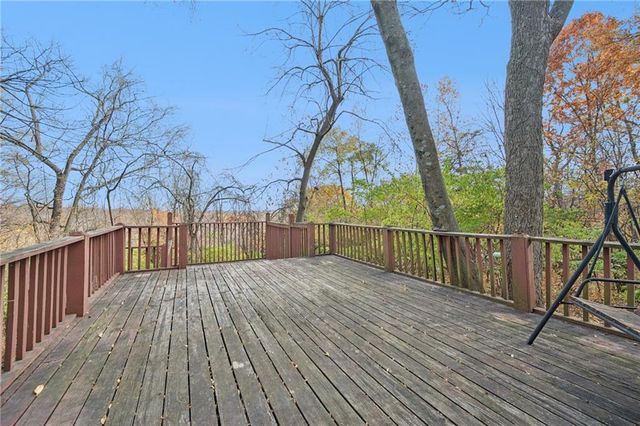 5305 NW Bluff Drive, Kansas City, MO 64152