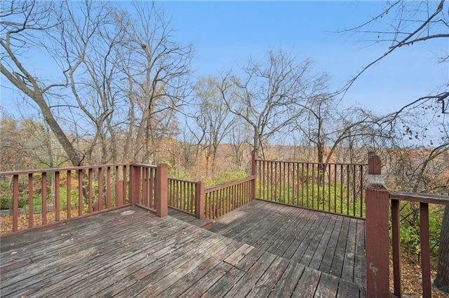 5305 NW Bluff Drive, Kansas City, MO 64152