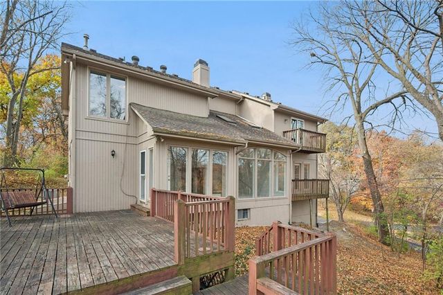 5305 NW Bluff Drive, Kansas City, MO 64152