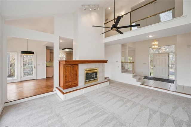 5305 NW Bluff Drive, Kansas City, MO 64152