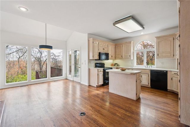 5305 NW Bluff Drive, Kansas City, MO 64152