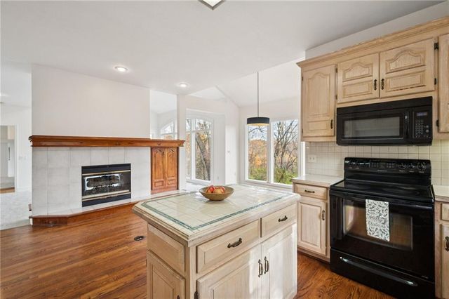 5305 NW Bluff Drive, Kansas City, MO 64152