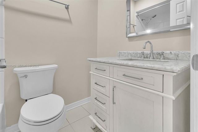 96 Wimbledon Lake Drive, Plantation, FL 33324