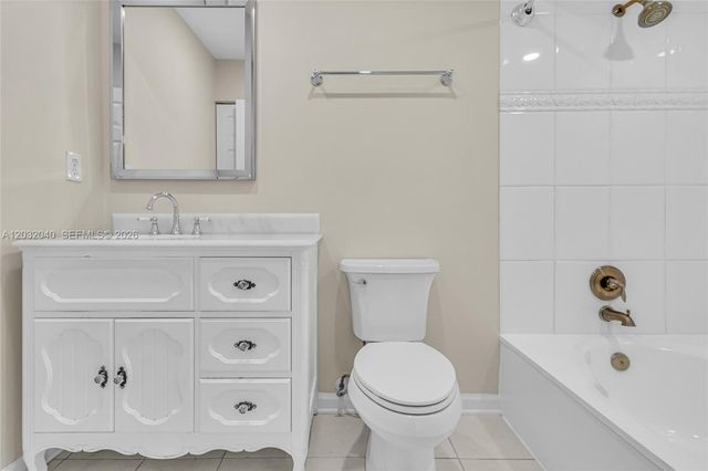 96 Wimbledon Lake Drive, Plantation, FL 33324