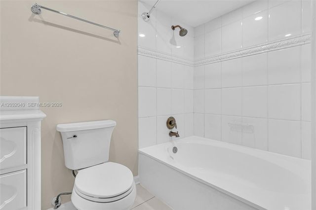 96 Wimbledon Lake Drive, Plantation, FL 33324