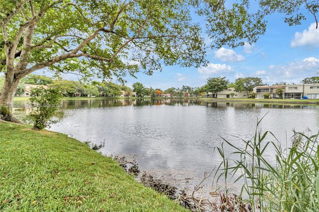 96 Wimbledon Lake Drive, Plantation, FL 33324