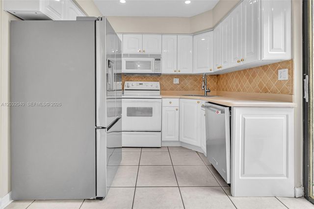 96 Wimbledon Lake Drive, Plantation, FL 33324