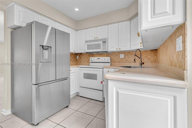 96 Wimbledon Lake Drive, Plantation, FL 33324