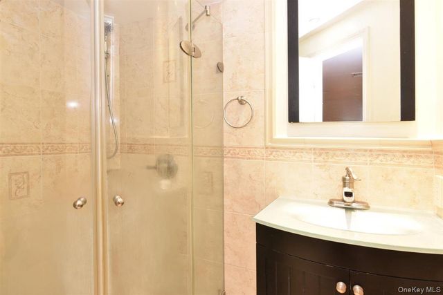 300 Pennsylvania Avenue, Mineola, NY 11501