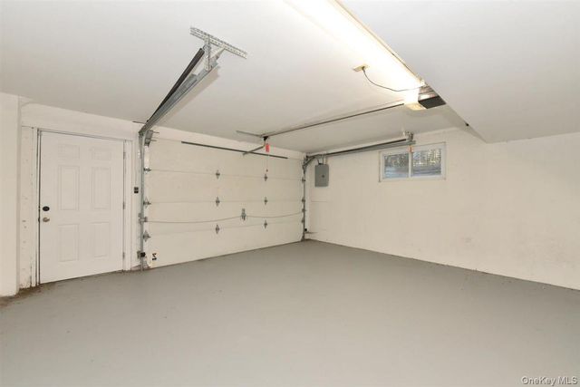 300 Pennsylvania Avenue, Mineola, NY 11501