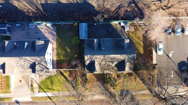 300 Pennsylvania Avenue, Mineola, NY 11501