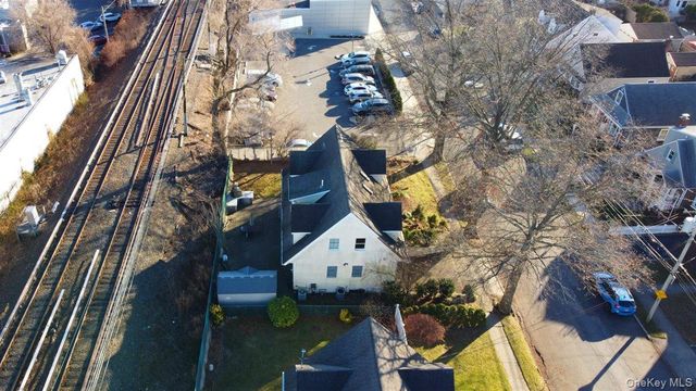 300 Pennsylvania Avenue, Mineola, NY 11501