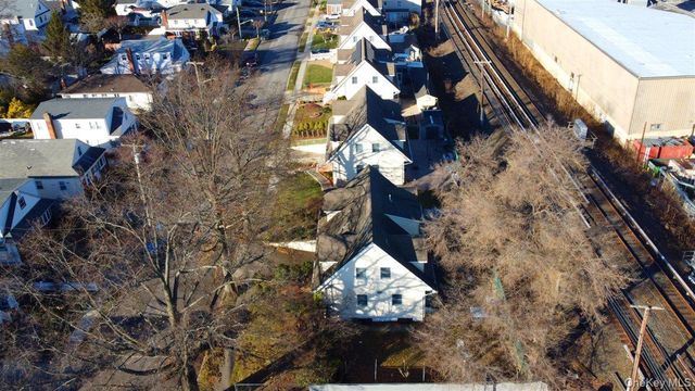 300 Pennsylvania Avenue, Mineola, NY 11501