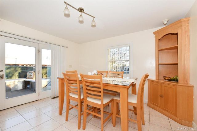 300 Pennsylvania Avenue, Mineola, NY 11501