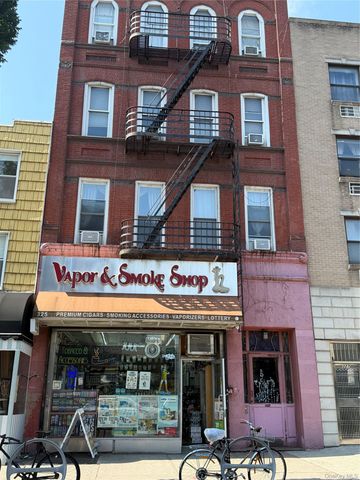 325 Graham Avenue, Brooklyn, NY 11211