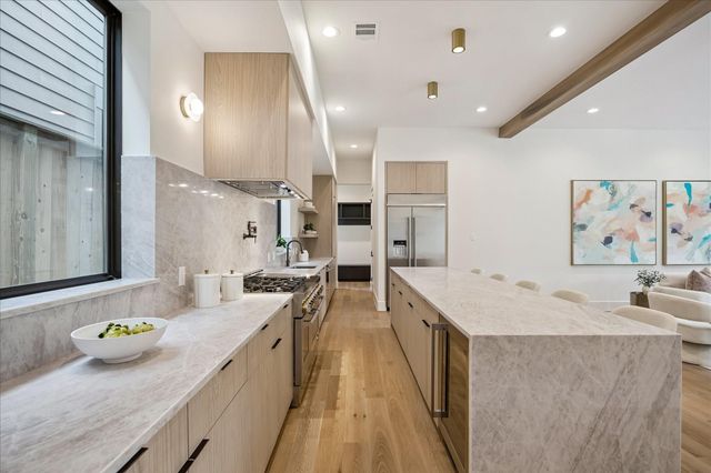 122 E 4th Street, Houston, TX 77007