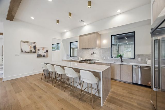 122 E 4th Street, Houston, TX 77007