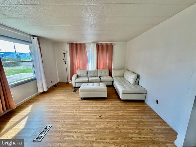 17 BORDIC RD, Reading, PA 19606