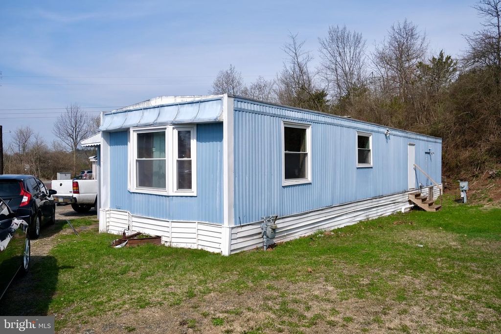17 BORDIC RD, Reading, PA 19606