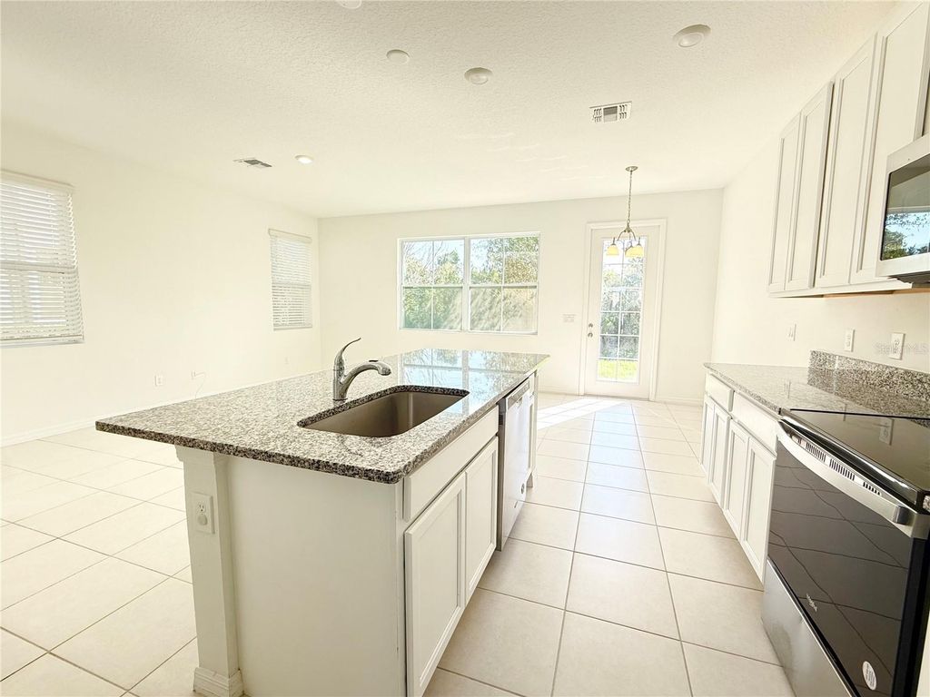 Image 3 of property listing at 1483 DISCOVERY STREET, Davenport, FL 33896