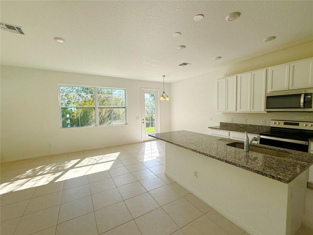 Image 4 of property listing at 1483 DISCOVERY STREET, Davenport, FL 33896