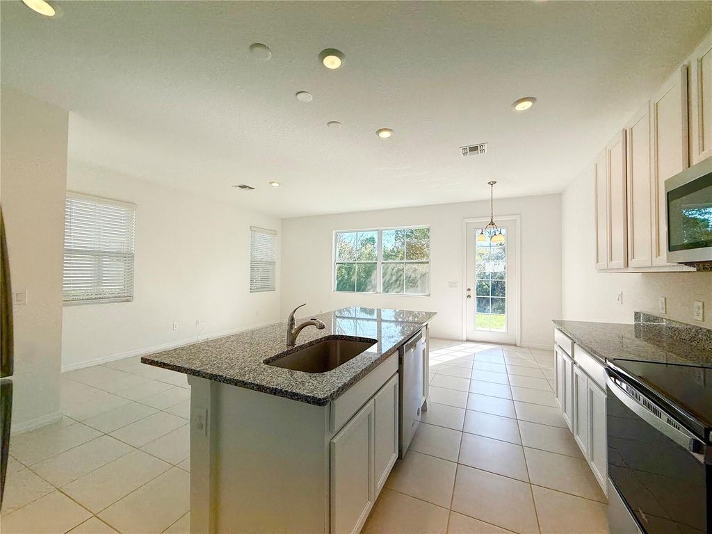 Image 10 of property listing at 1483 DISCOVERY STREET, Davenport, FL 33896