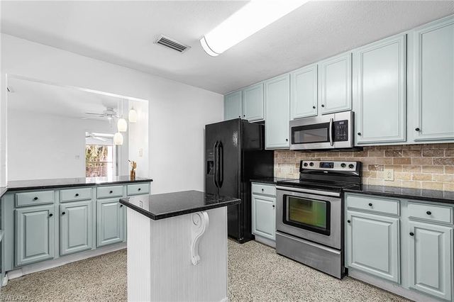 81 Glenmont DR W, North Fort Myers, FL 33917