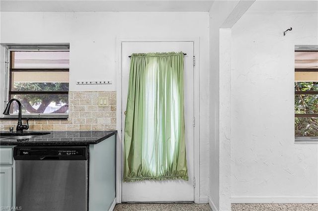 81 Glenmont DR W, North Fort Myers, FL 33917