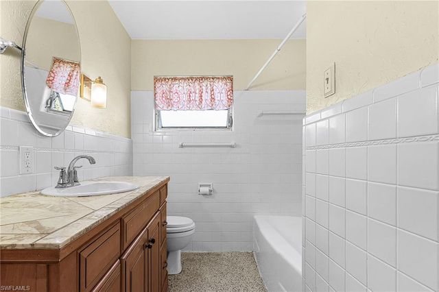 81 Glenmont DR W, North Fort Myers, FL 33917