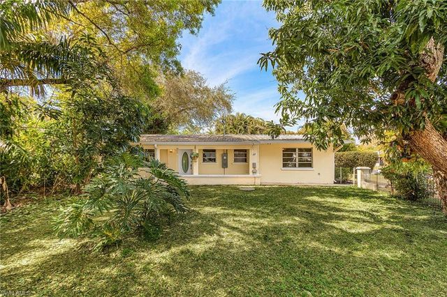 81 Glenmont DR W, North Fort Myers, FL 33917