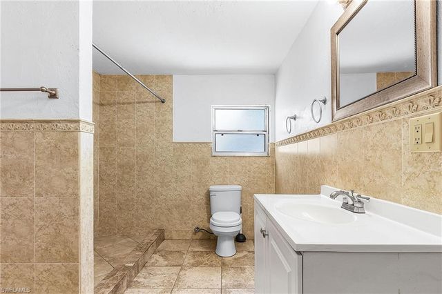 81 Glenmont DR W, North Fort Myers, FL 33917