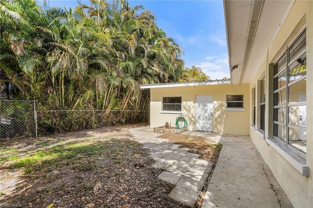 81 Glenmont DR W, North Fort Myers, FL 33917