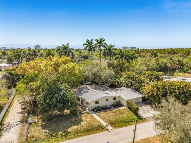 81 Glenmont DR W, North Fort Myers, FL 33917