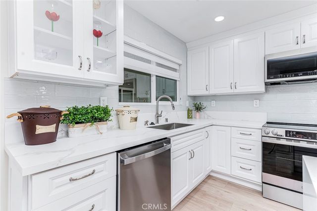 3279 San Amadeo P, Laguna Woods, CA 92637