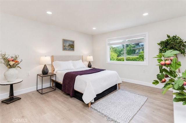 3279 San Amadeo P, Laguna Woods, CA 92637