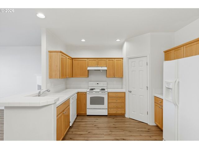 1276 Se BACARRA St, Hillsboro, OR 97123