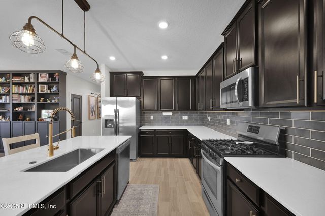 3916 CLOVERDALE Court, Middleburg, FL 32068