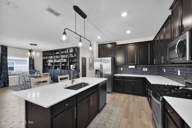 3916 CLOVERDALE Court, Middleburg, FL 32068